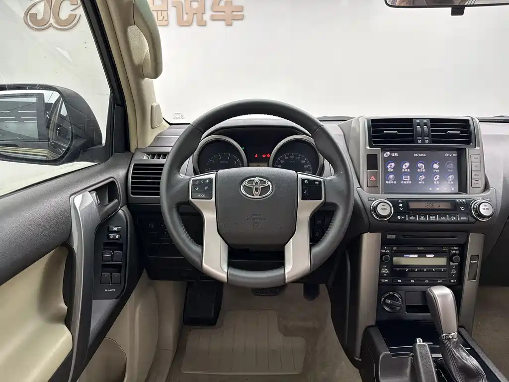 Toyota Land Cruiser Prado 2010 2.7L AT Luxury