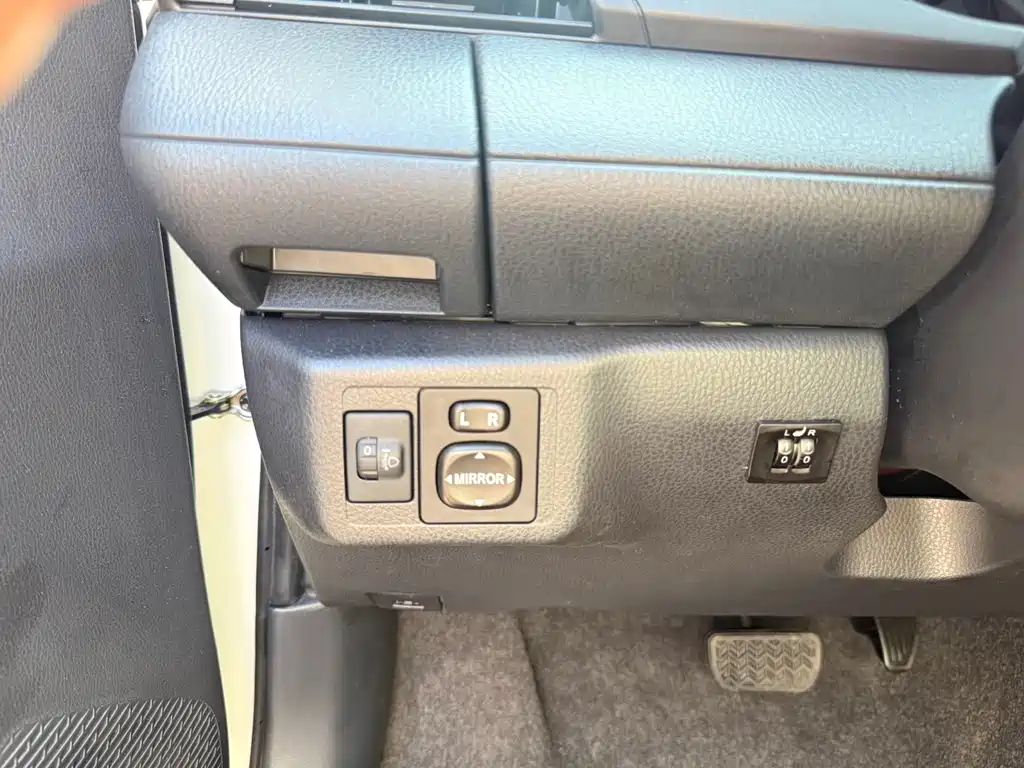 Toyota Yaris L - фото 15
