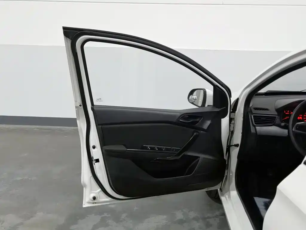 Baojun 310 — миниатюра 8