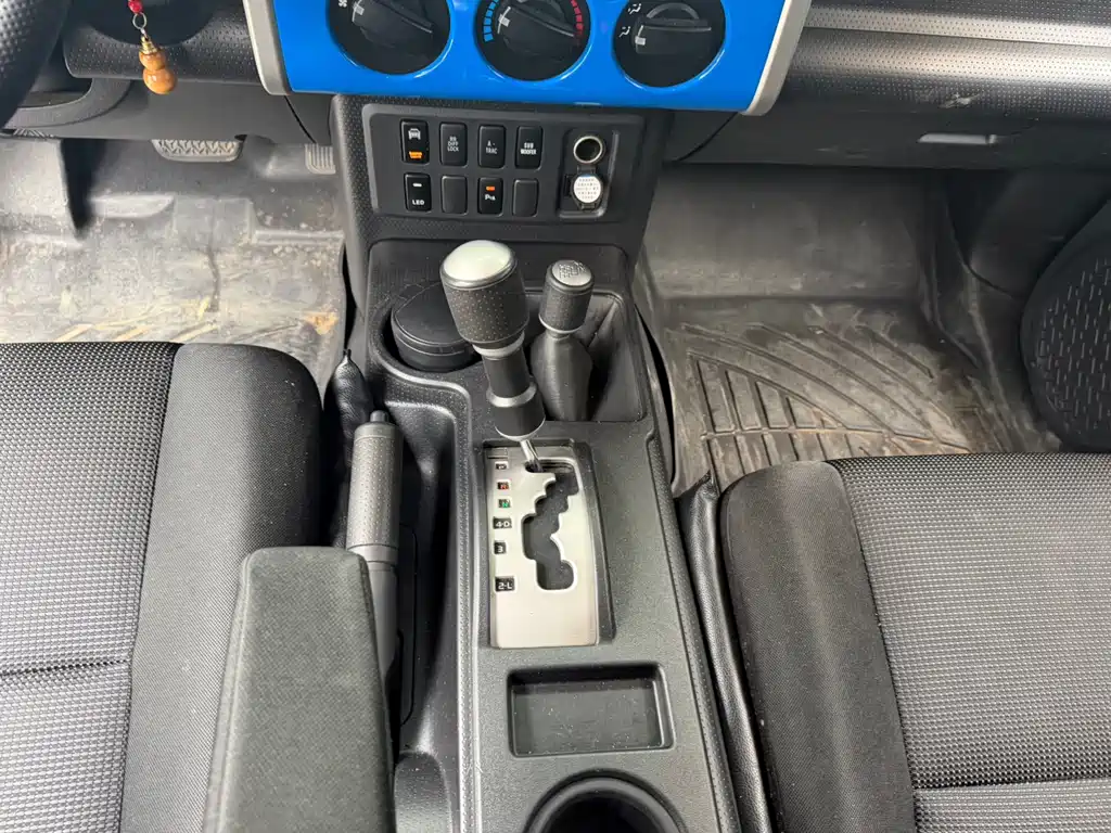 Toyota FJ Cruiser — миниатюра 8