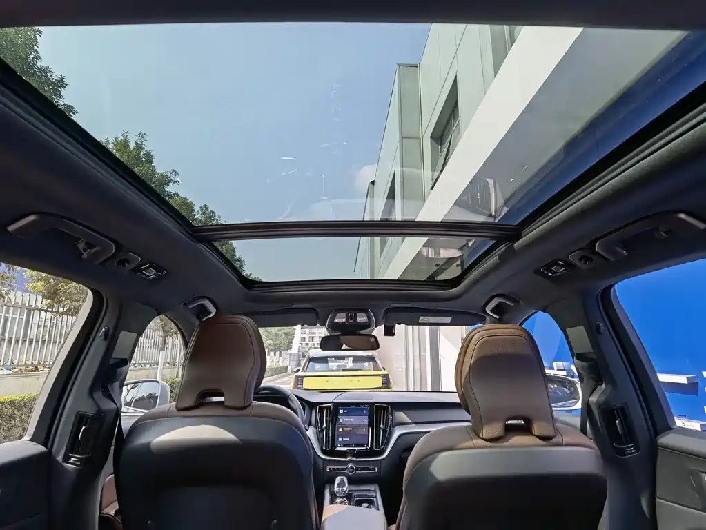 Volvo XC60 2024 B5 Luxury