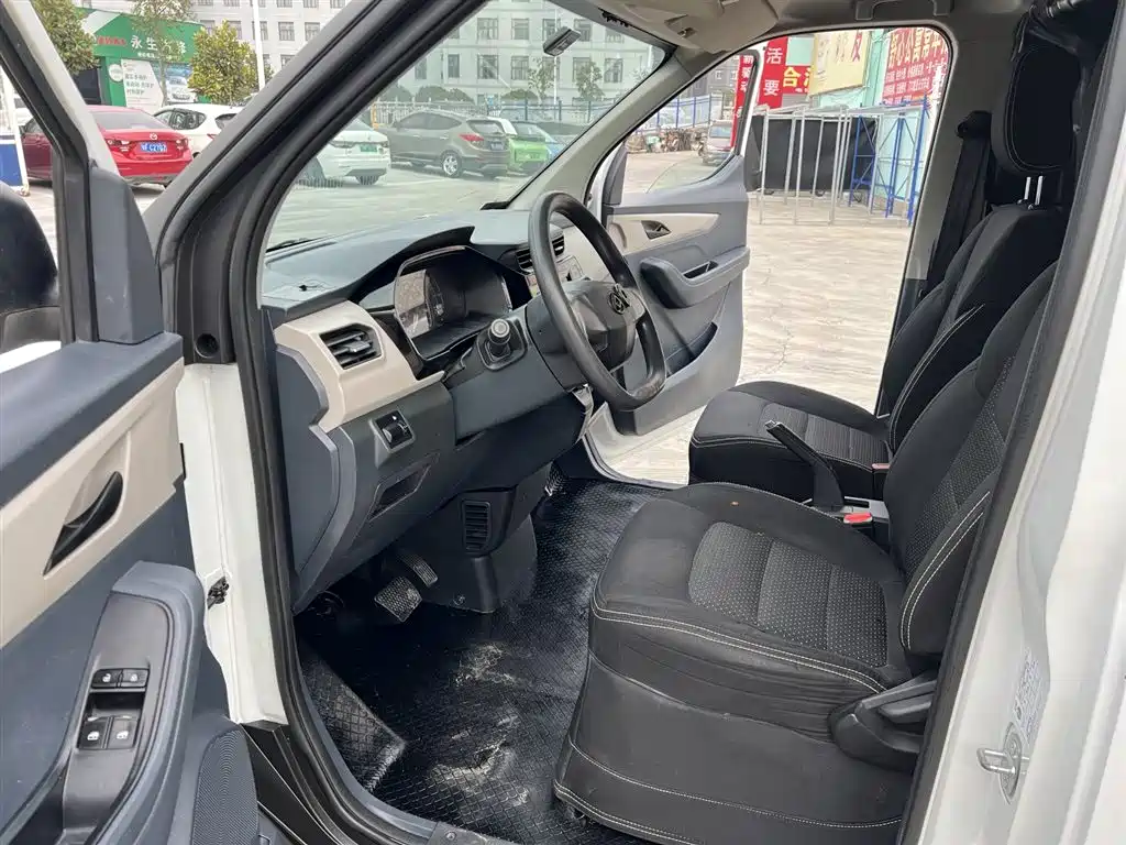 SAIC MAXUS CHASE EV30