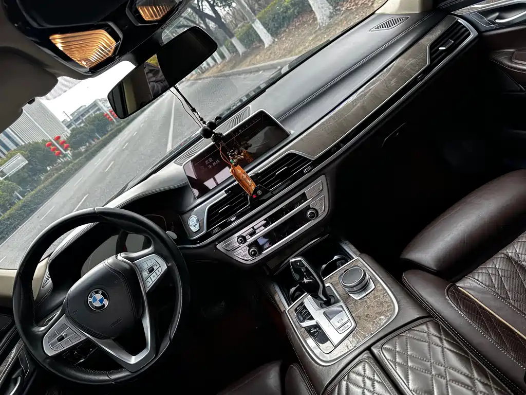 BMW 7 SERIES