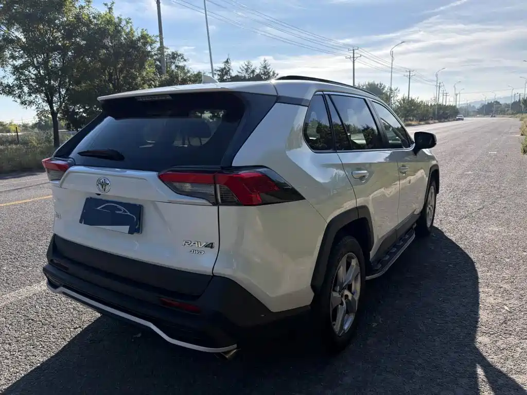 Toyota RAV4 — миниатюра 5