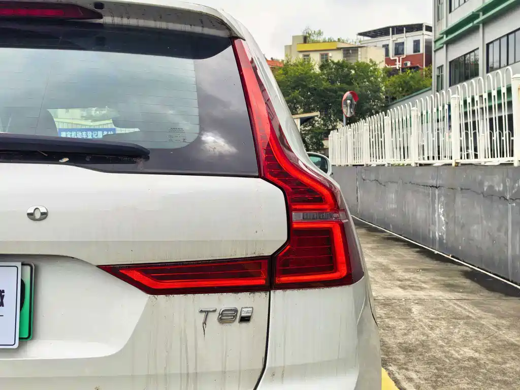 Volvo XC60 PHEV — миниатюра 7