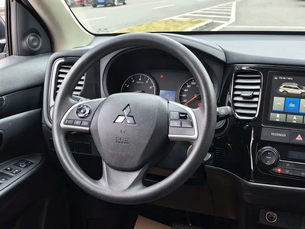 MITSUBISHI OUTLANDER