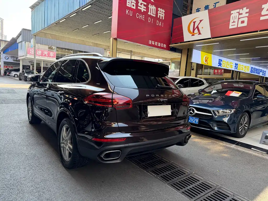 Porsche Cayenne — миниатюра 4