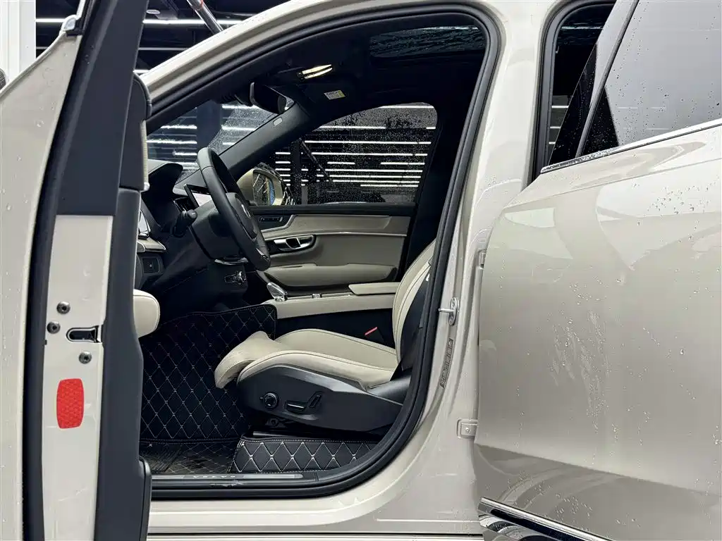 Volvo XC90 2025 B6 Luxury 6 мест