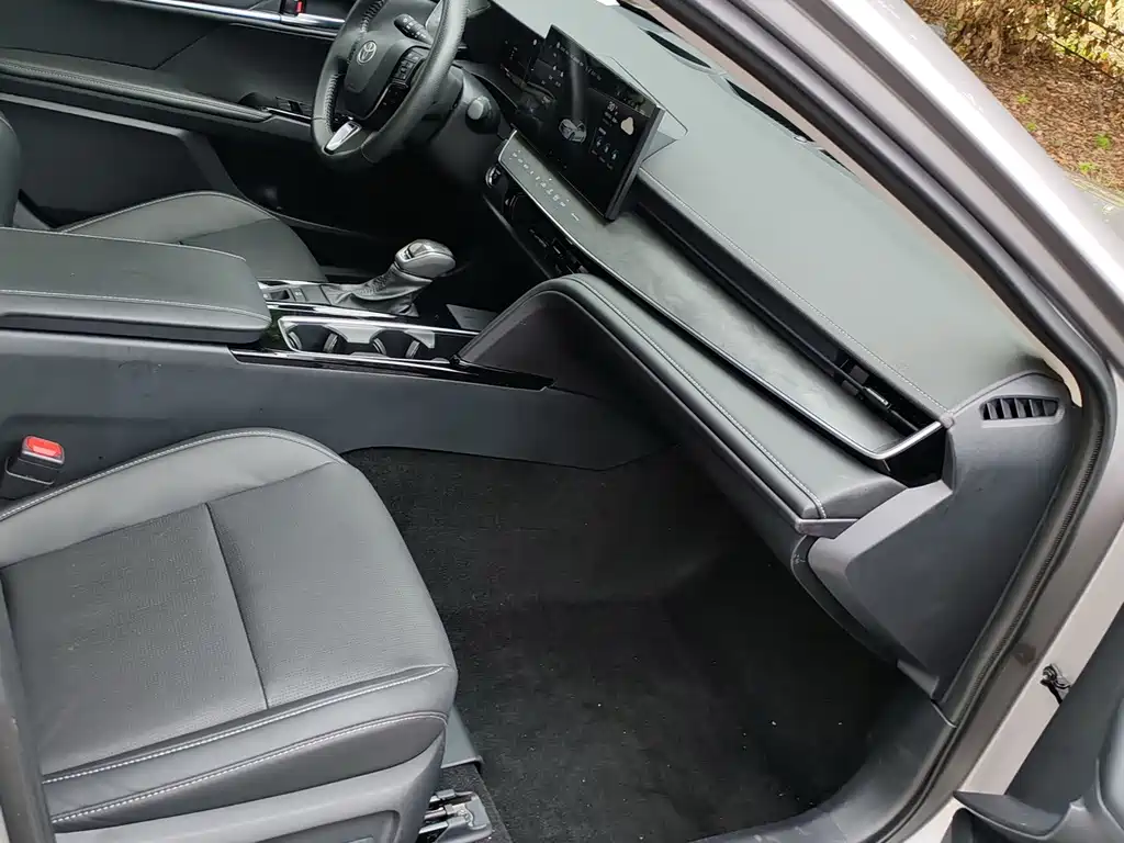 Toyota Camry — миниатюра 11