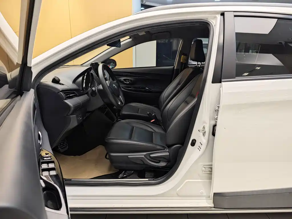 Toyota Yaris L — миниатюра 13