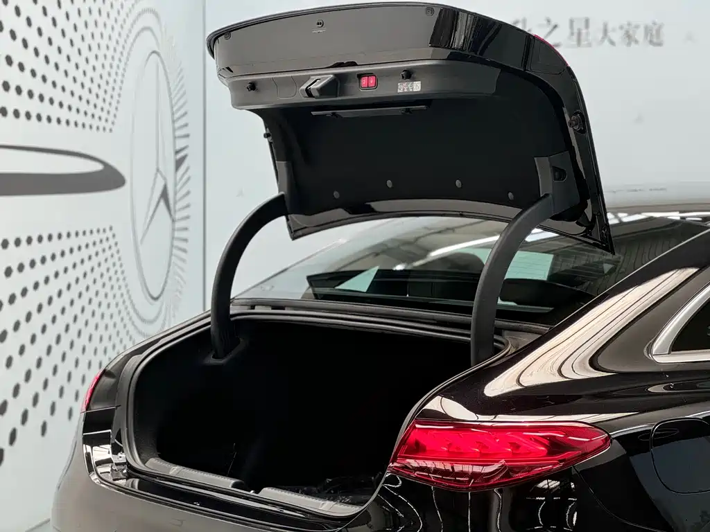 Mercedes-Benz EQE 2025 500 4MATIC