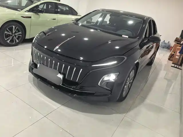 Hongqi E-QM5