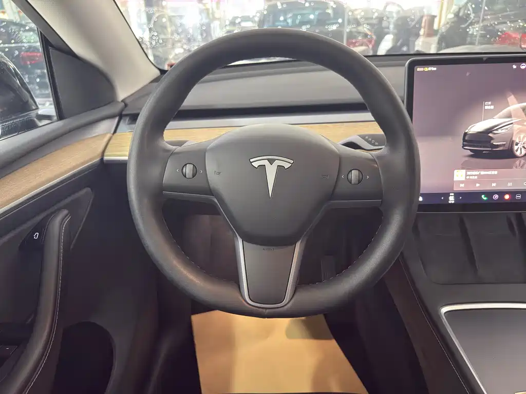 Tesla Model Y — миниатюра 14