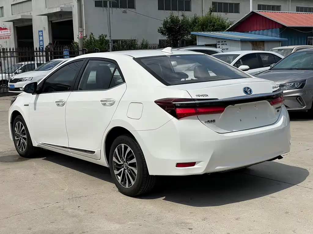 Toyota Corolla 2016 1.8L E-CVT Luxury