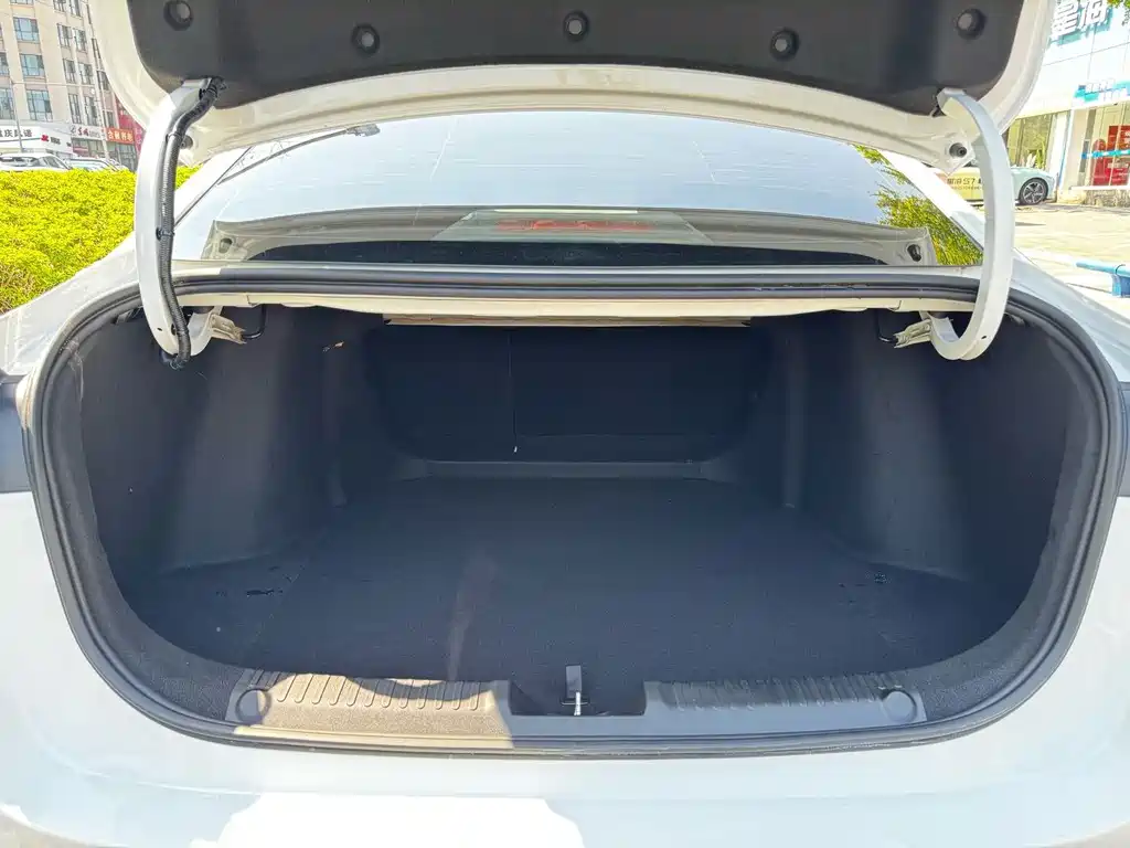 Geely Emgrand — миниатюра 27