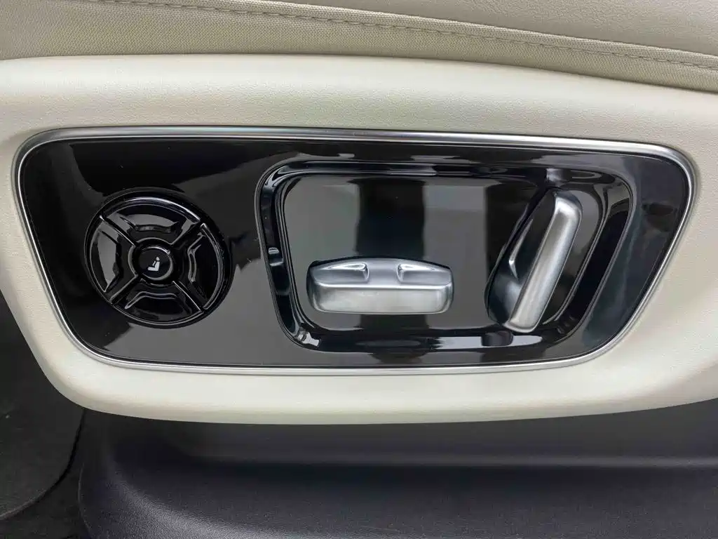 Li Auto Li MEGA — миниатюра 36