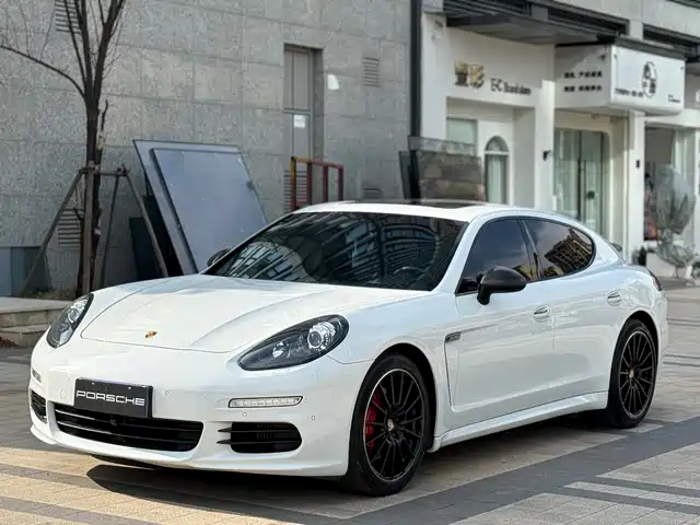 PORSCHE PANAMERA