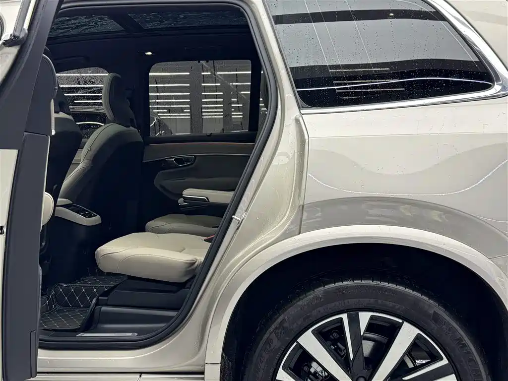 Volvo XC90 2025 B6 Luxury 6 мест