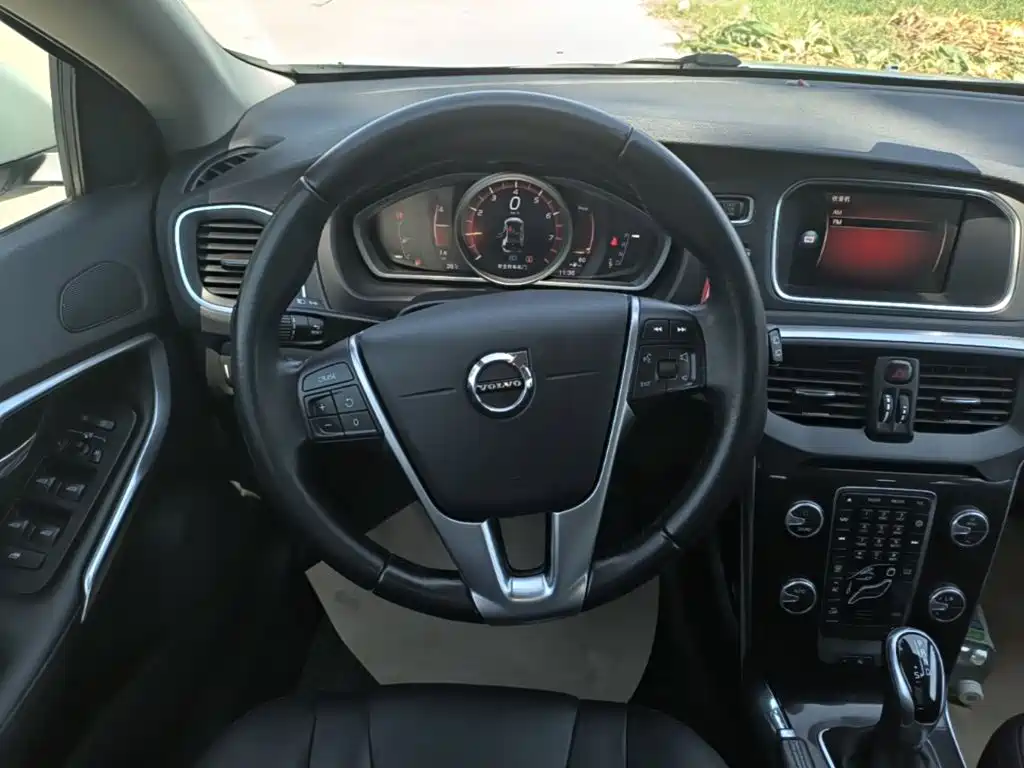 Volvo V40 — миниатюра 11