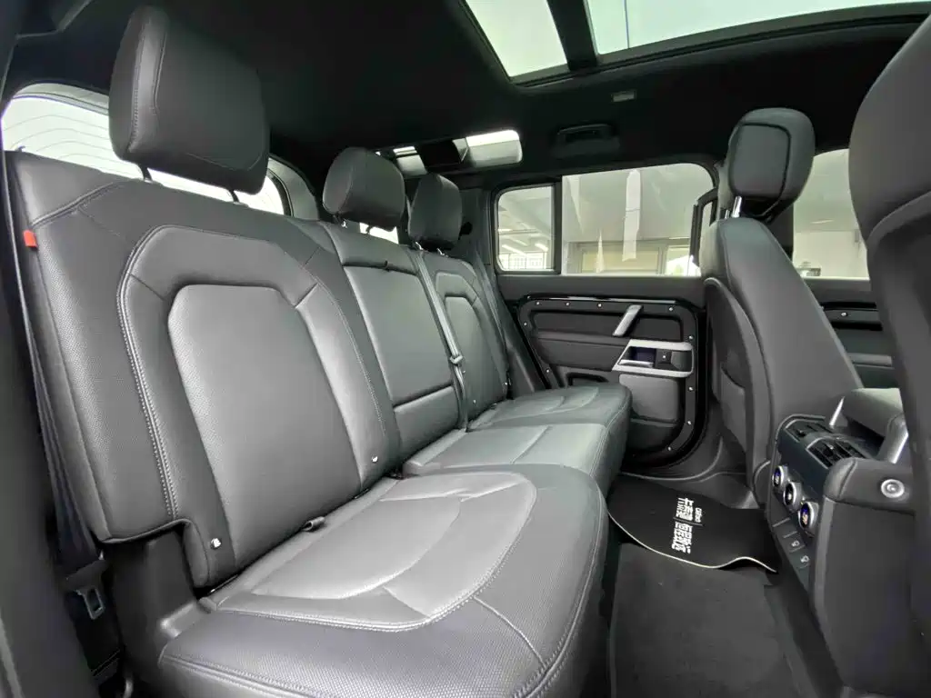 Land Rover Defender — миниатюра 31