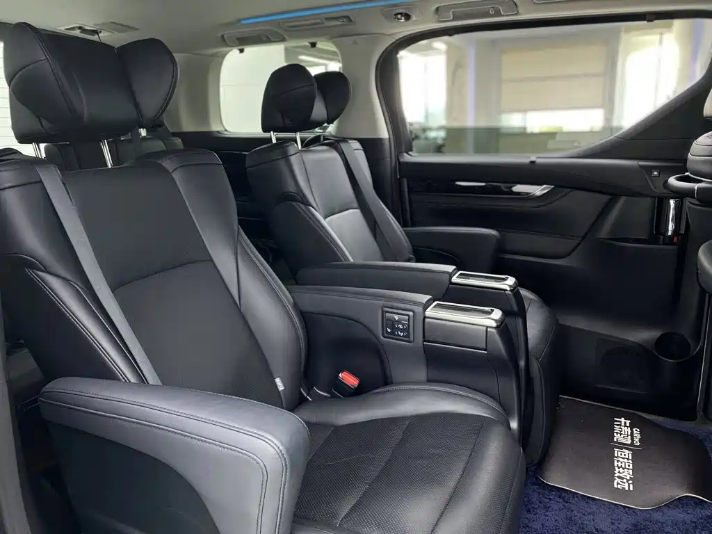 Toyota Vellfire — миниатюра 22