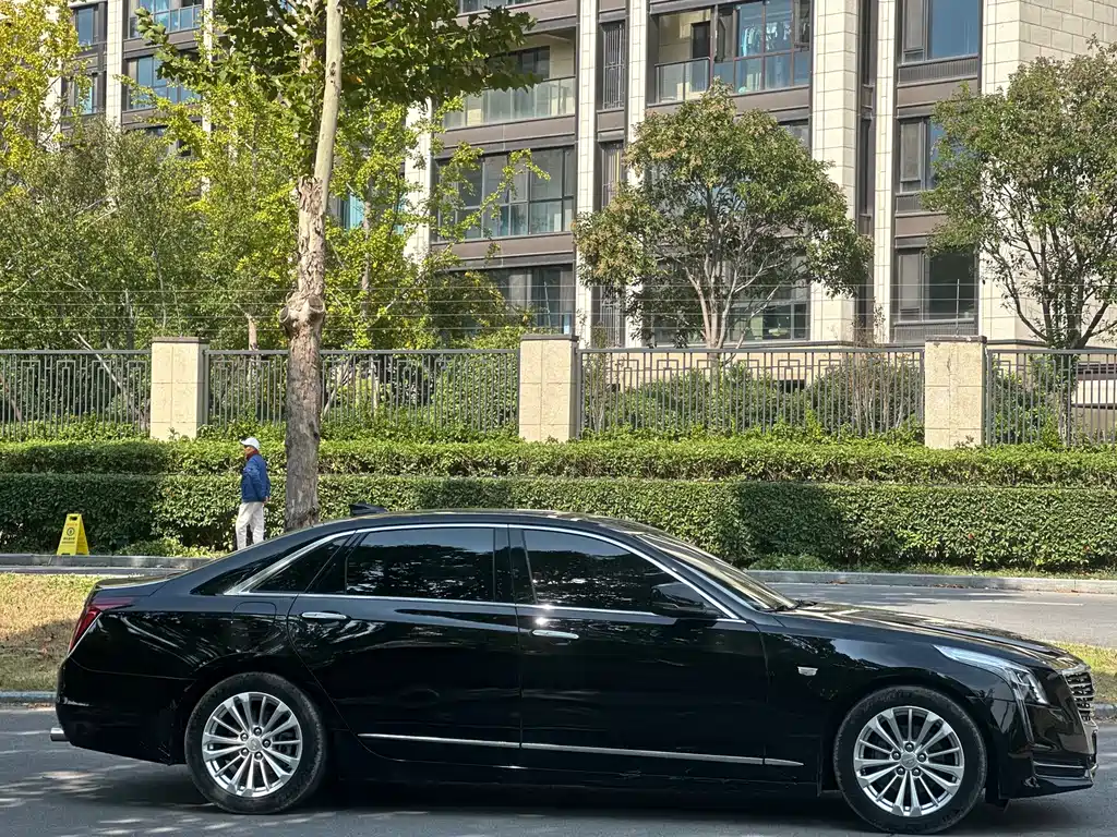 CADILLAC CT6