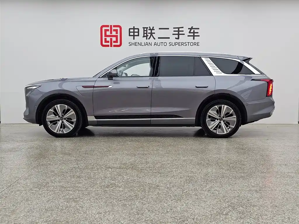 Hongqi E-HS9 2022 690km мест
