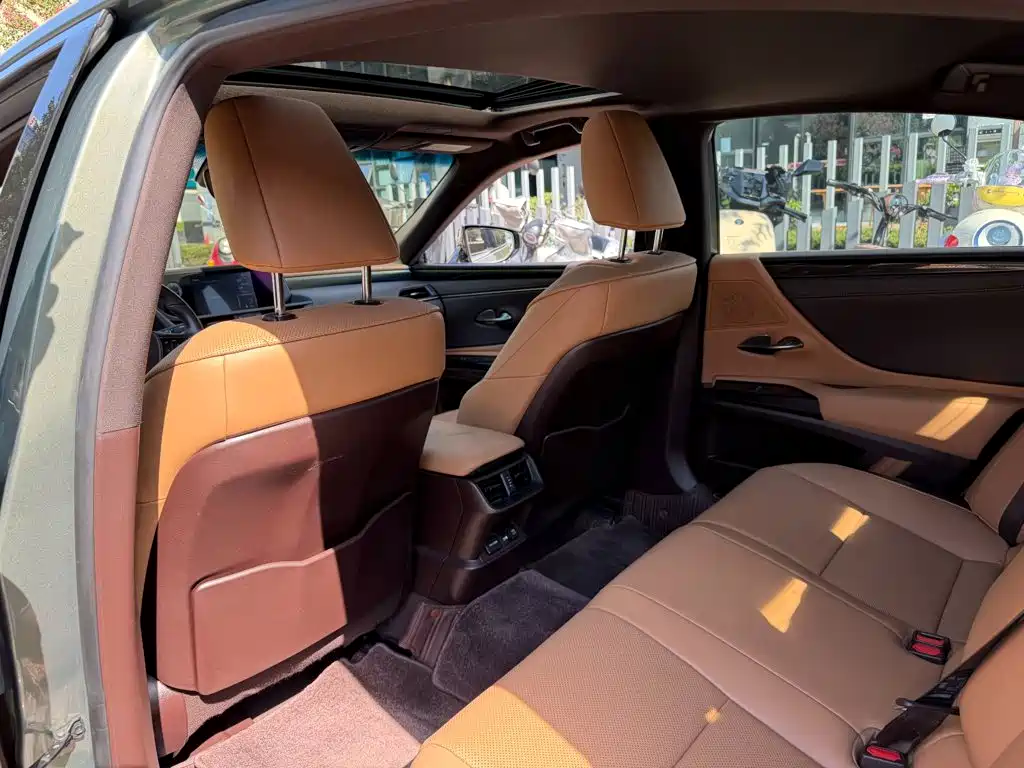 Lexus ES — миниатюра 11