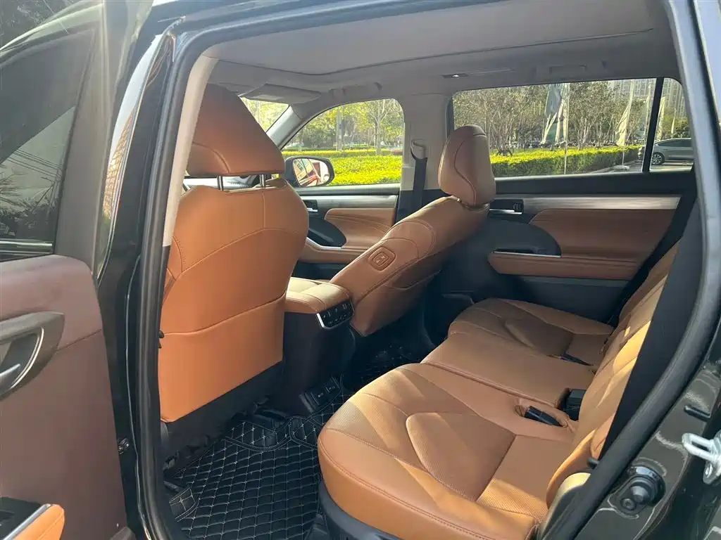 Toyota Highlander 2024 380T 7 мест