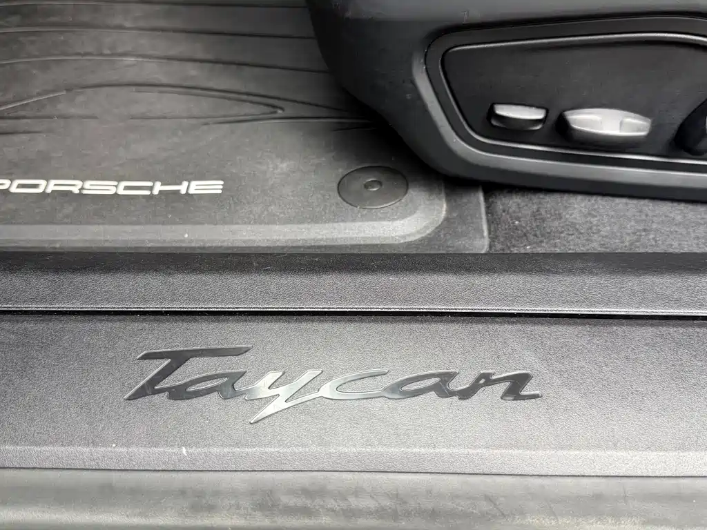 Porsche Taycan — миниатюра 13