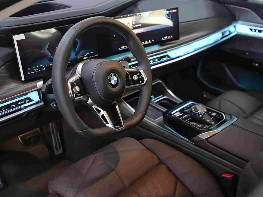 BMW 7 Series — миниатюра 8