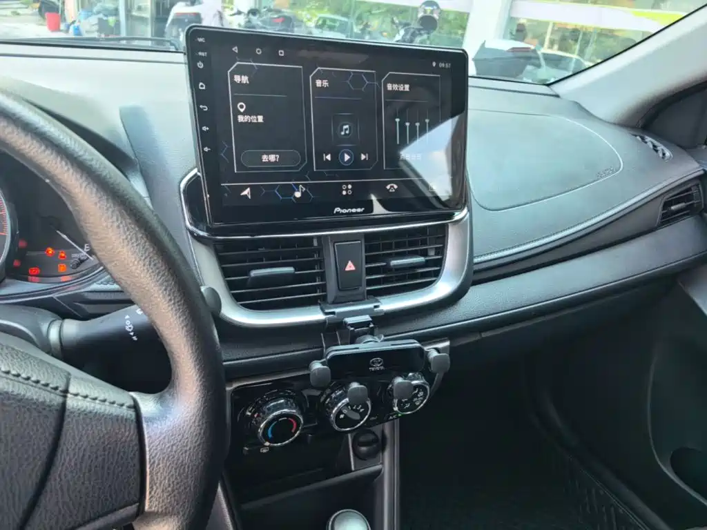 Toyota Yaris L — миниатюра 13