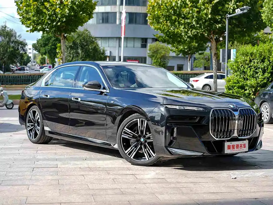 BMW 7 Series — миниатюра 3