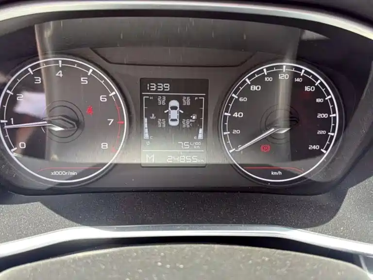 Geely Binyue — миниатюра 5