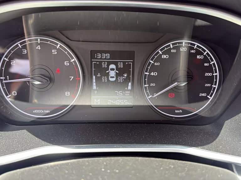 Geely Binyue 1.4 л 2022 г. Белый, пробег 25000 км