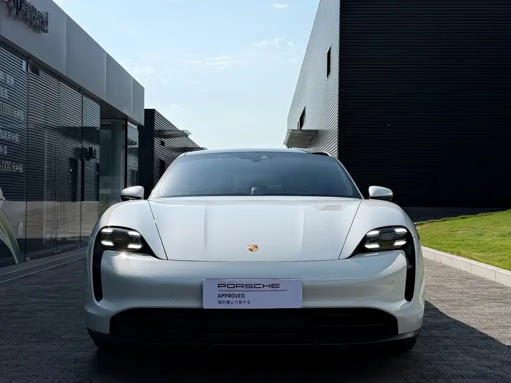 Porsche Taycan — миниатюра 3