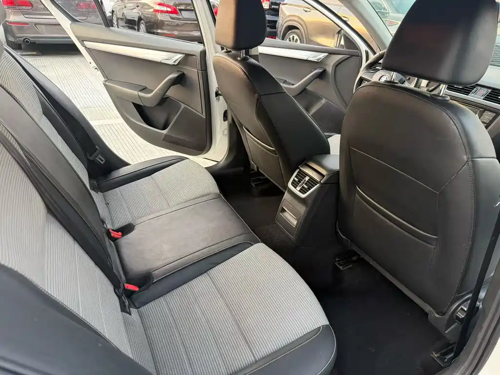 Skoda Octavia — миниатюра 6