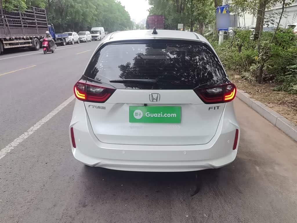 Honda Fit 1.5 л 2023 г. Белый, пробег 10500 км