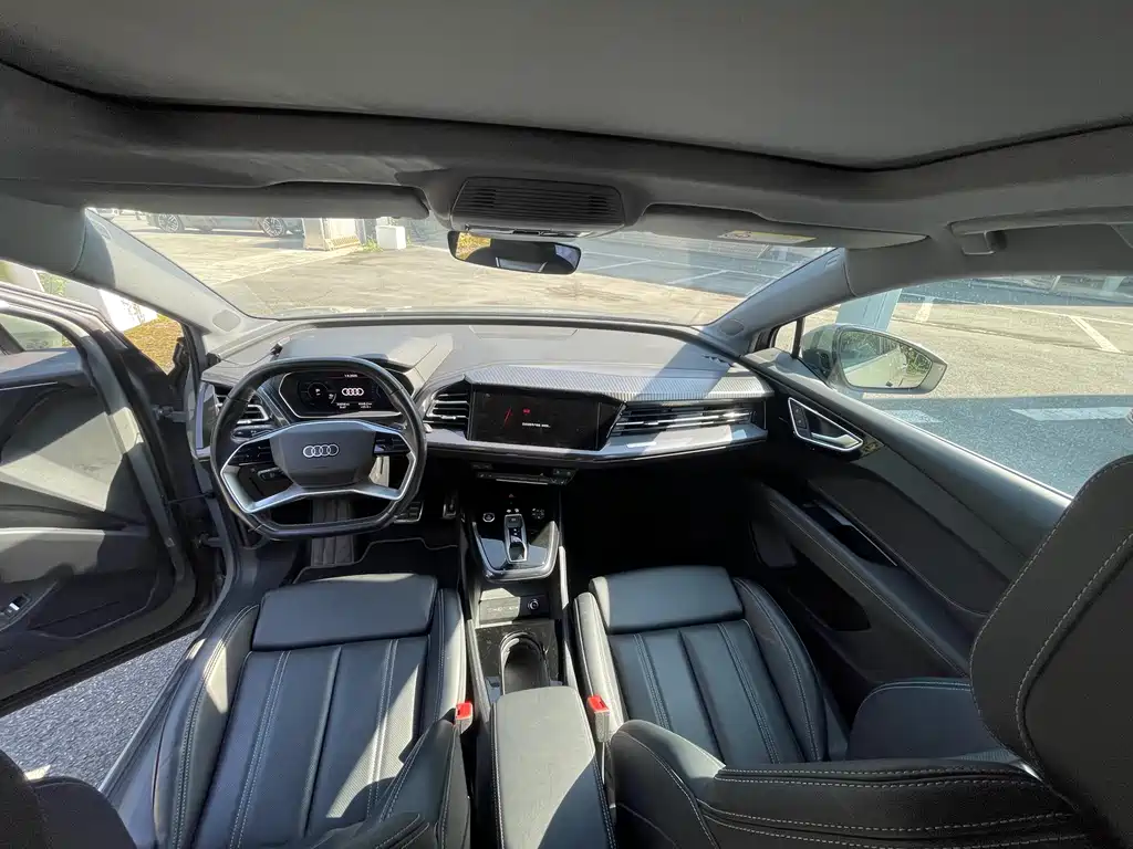 Audi Q4 e-tron — миниатюра 6