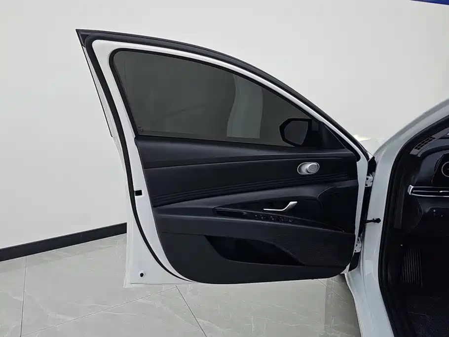 Hyundai Elantra — миниатюра 7