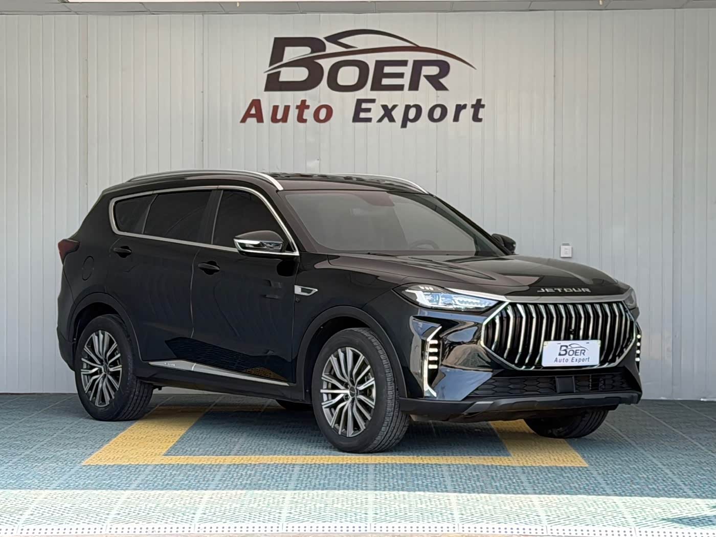 Jetour Jetour X70 PLUS 1.5 л 2023 г. Чёрный, пробег 23000 км