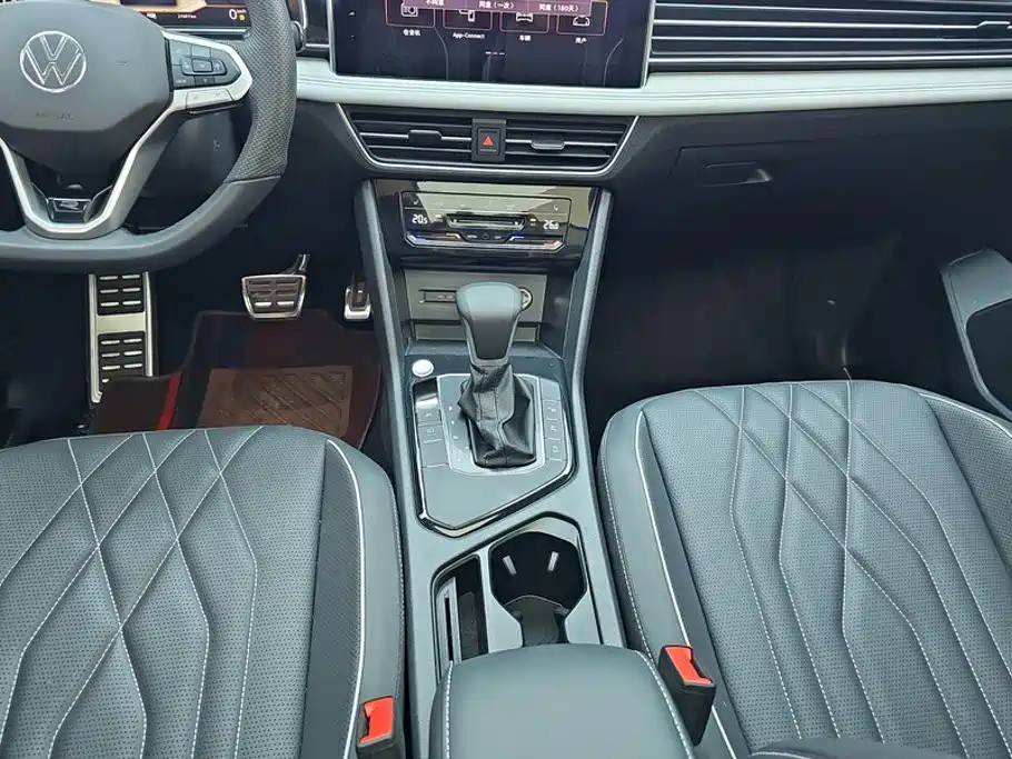 Volkswagen Tiguan L — миниатюра 16