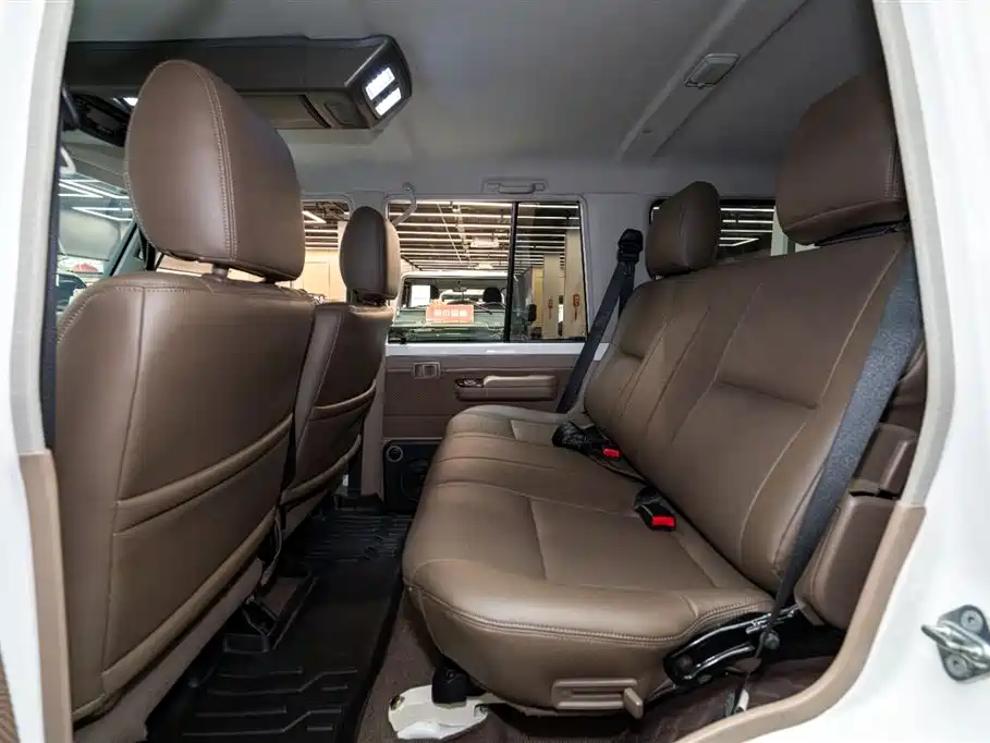 Toyota Land Cruiser LC76 2015 4.0L MT