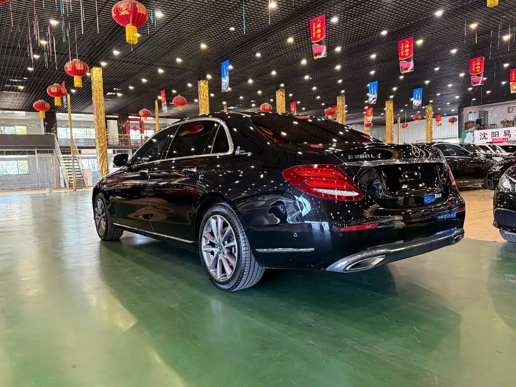 Mercedes-Benz E-Class — миниатюра 9