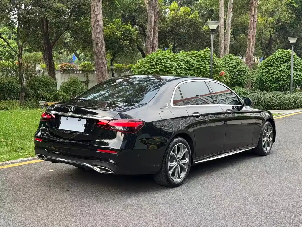 Mercedes-Benz E-Class — миниатюра 14