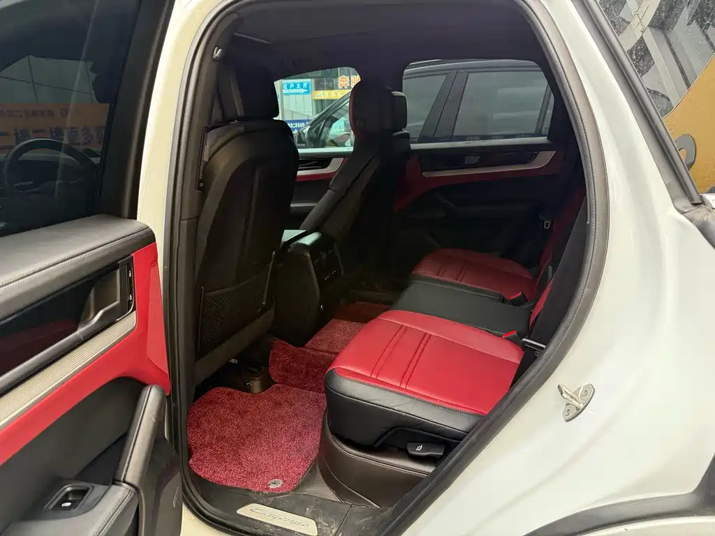 Porsche Cayenne — миниатюра 6