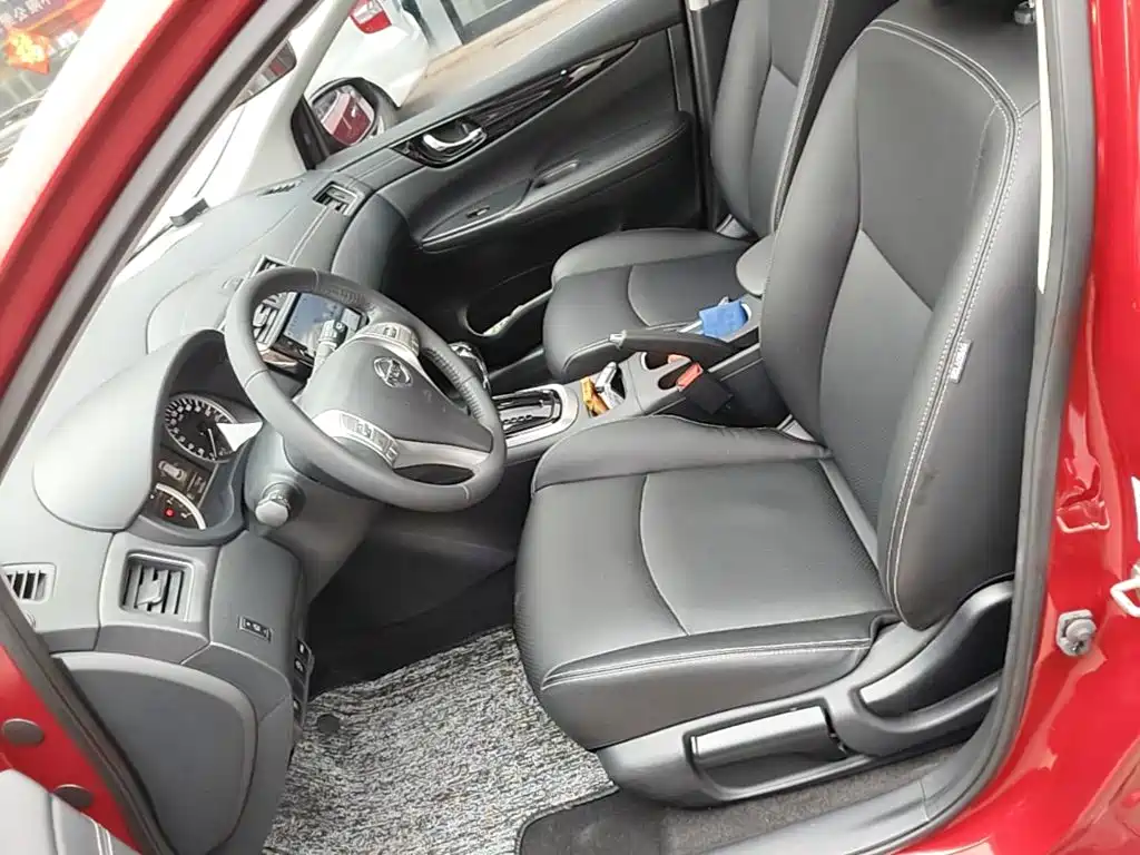 Nissan Tiida — миниатюра 15