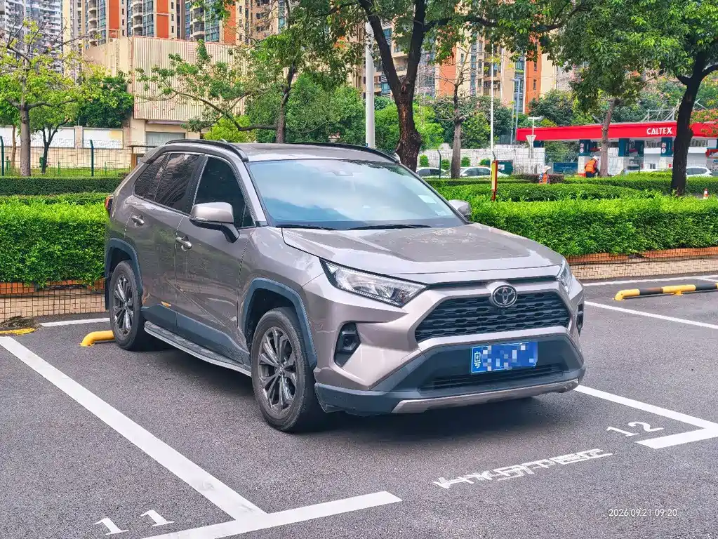 Toyota RAV4 — миниатюра 5