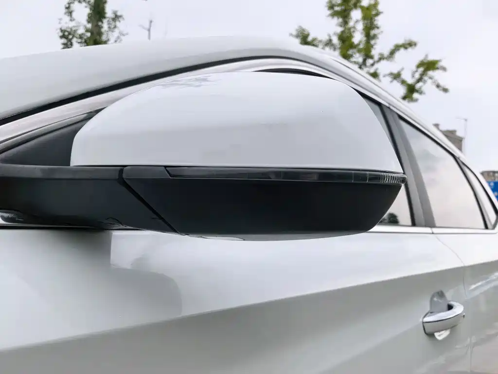 Roewe RX5 — миниатюра 6