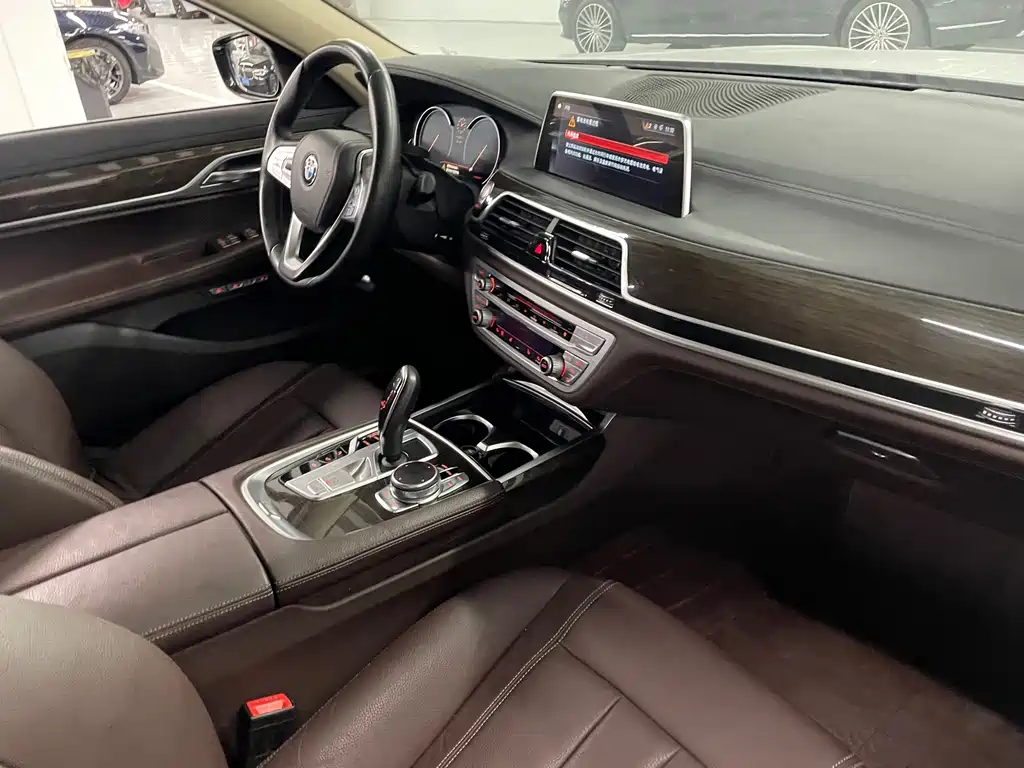 BMW 7 Series — миниатюра 5